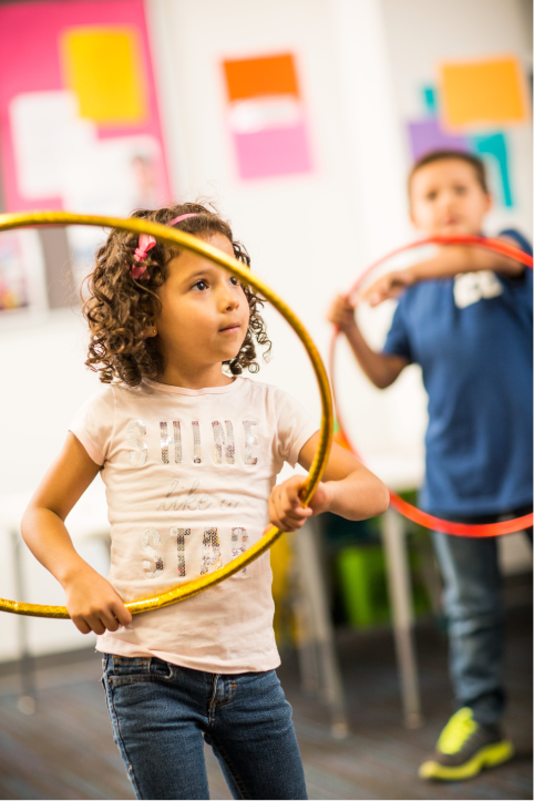 Niños en cursos vacacionales de inglés
